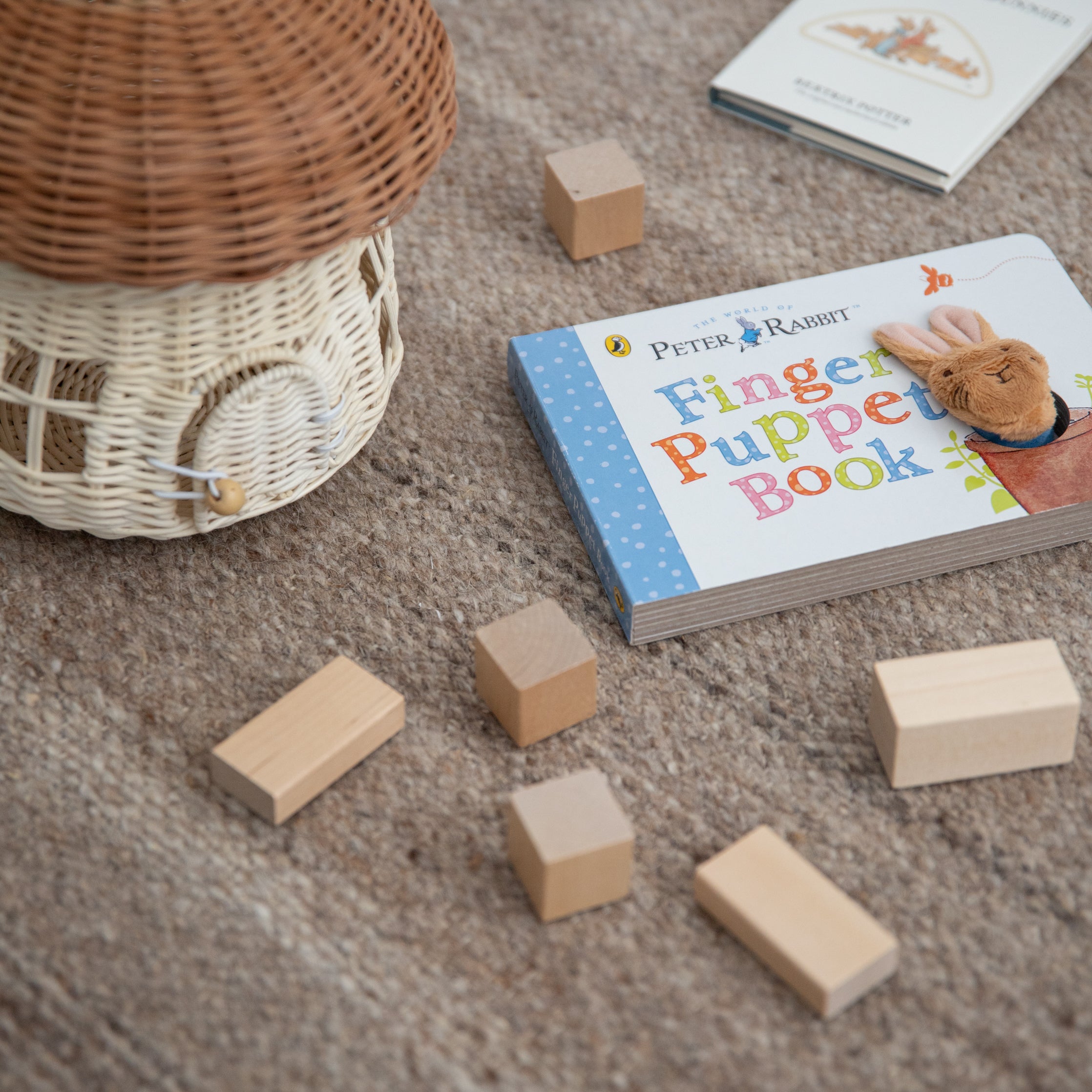 Peter Rabbit Puppet Book – Balloons by Gracie Jaynes